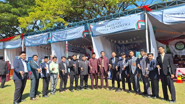 Staff PPTIK (Pusat Pelayanan Teknologi Informasi dan Komunikasi) Unida Gontor